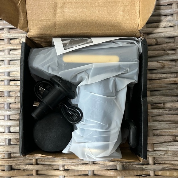 Black Massage Gun, new in package, unused, after workout, relaxation, muscles - Picture 4 of 5